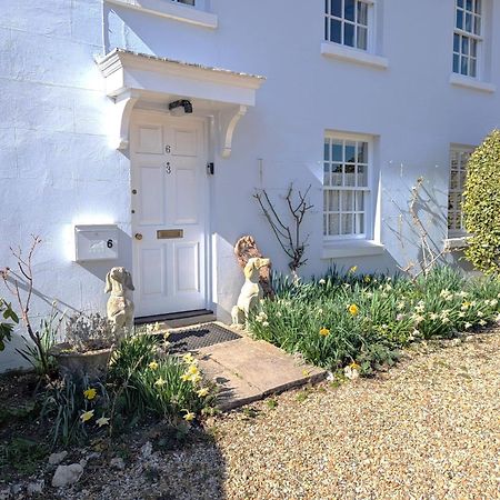 Georgian 2 Bedroom Apartment In Chichester With Free Parking - Chichester Holiday Properties 외부 사진