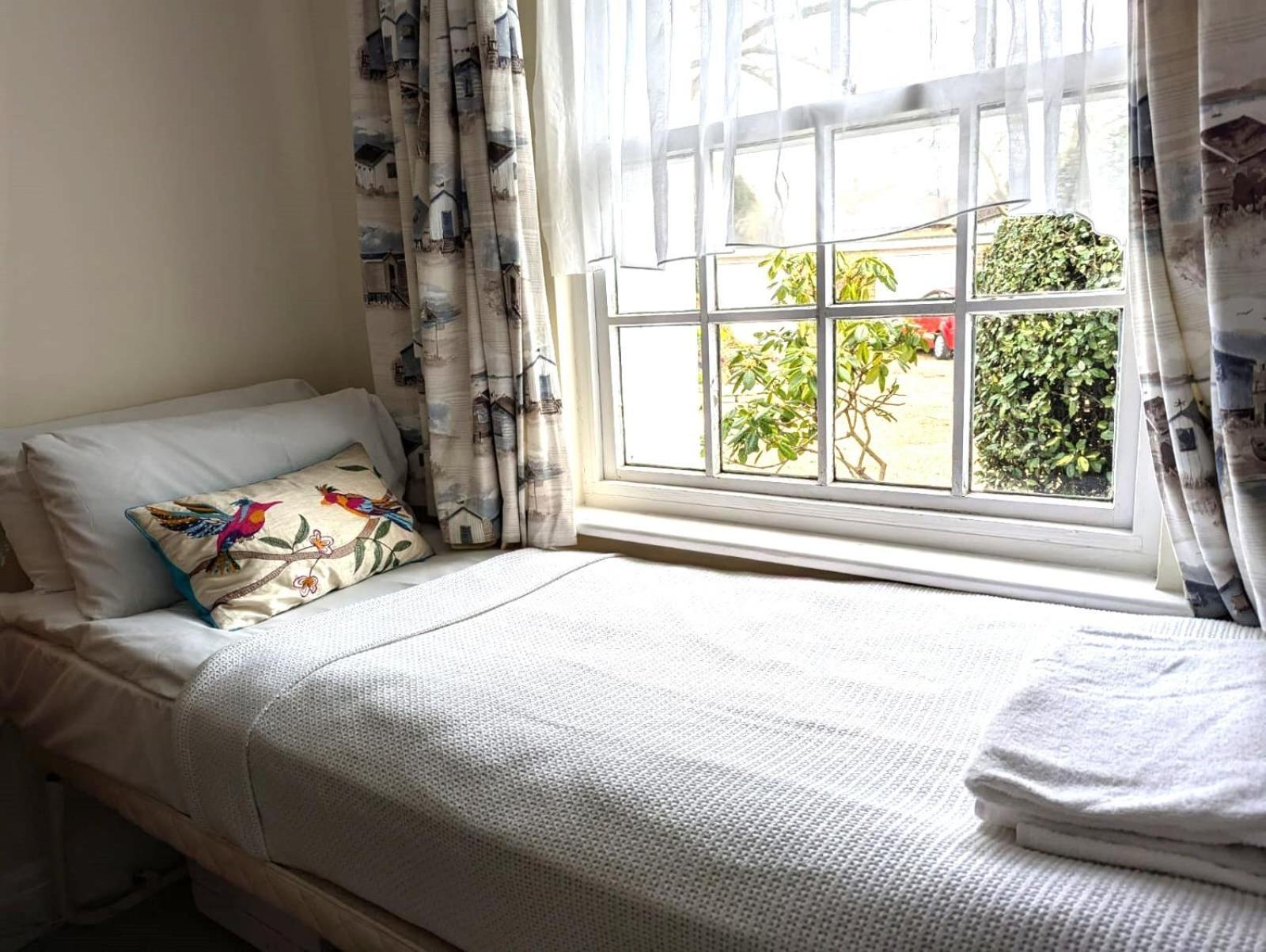 Georgian 2 Bedroom Apartment In Chichester With Free Parking - Chichester Holiday Properties 외부 사진