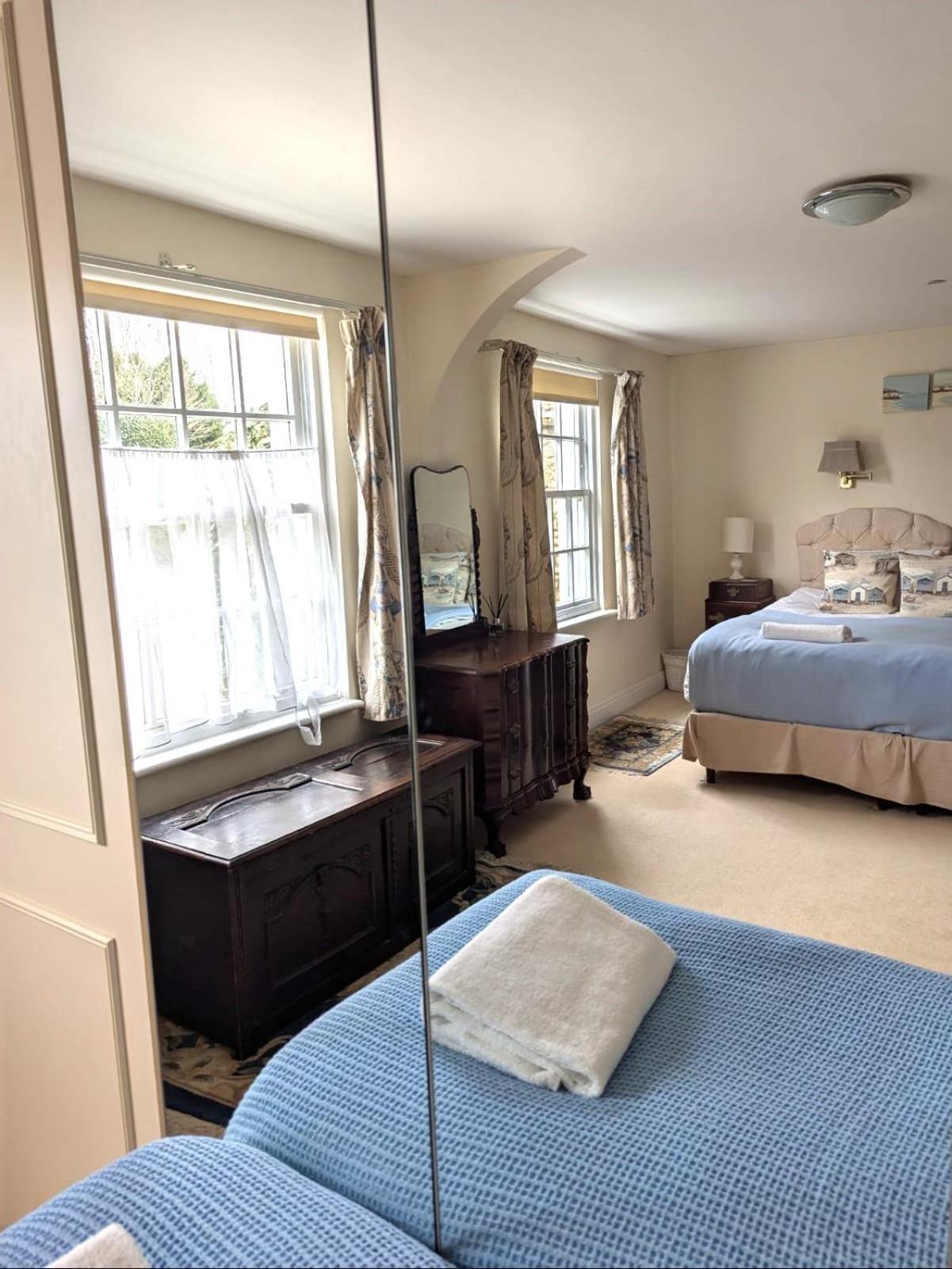 Georgian 2 Bedroom Apartment In Chichester With Free Parking - Chichester Holiday Properties 외부 사진