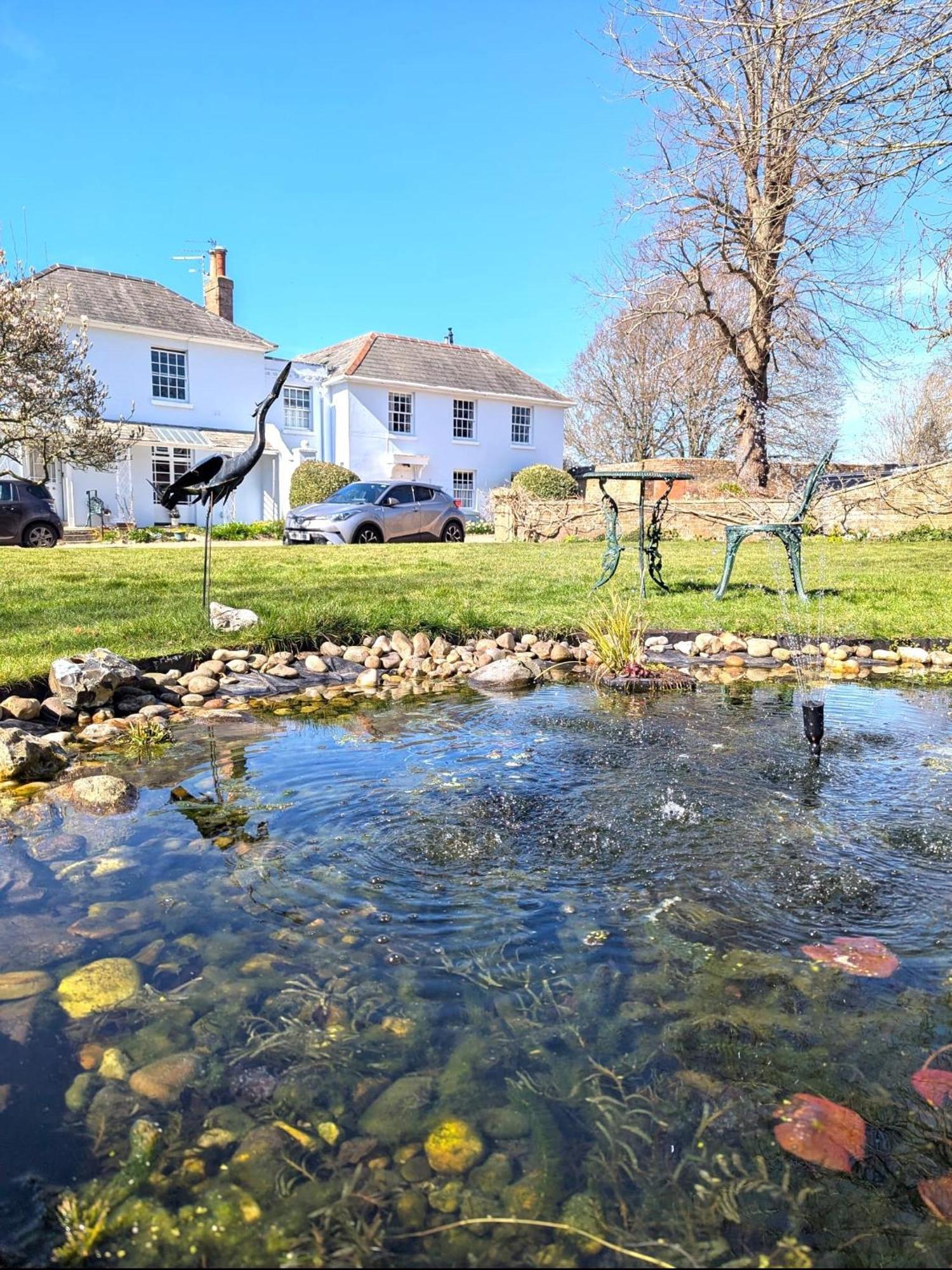 Georgian 2 Bedroom Apartment In Chichester With Free Parking - Chichester Holiday Properties 외부 사진