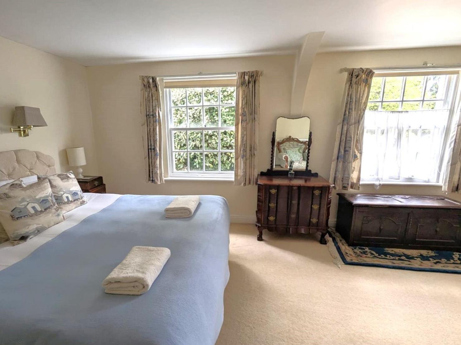 Georgian 2 Bedroom Apartment In Chichester With Free Parking - Chichester Holiday Properties 외부 사진