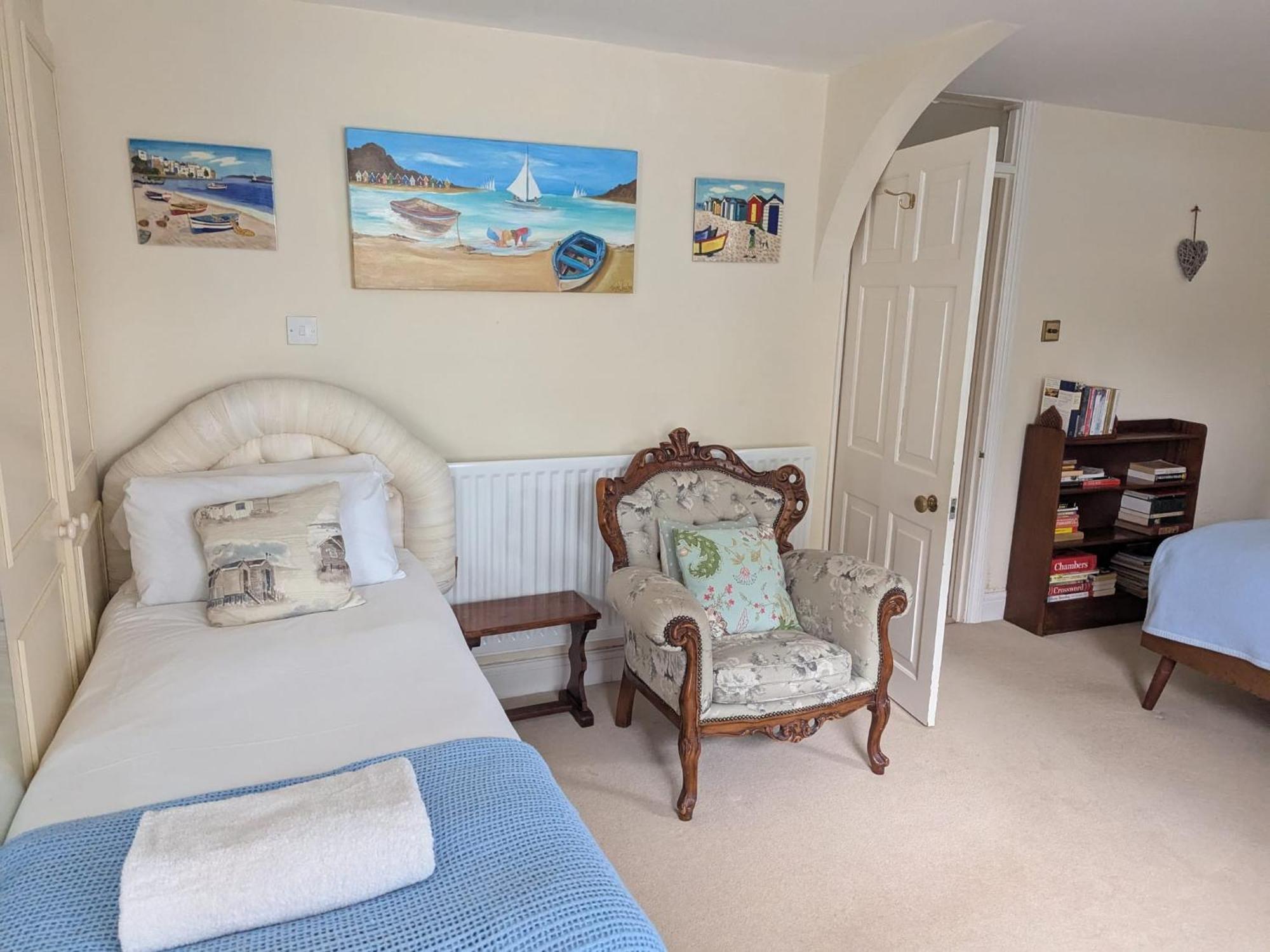 Georgian 2 Bedroom Apartment In Chichester With Free Parking - Chichester Holiday Properties 외부 사진